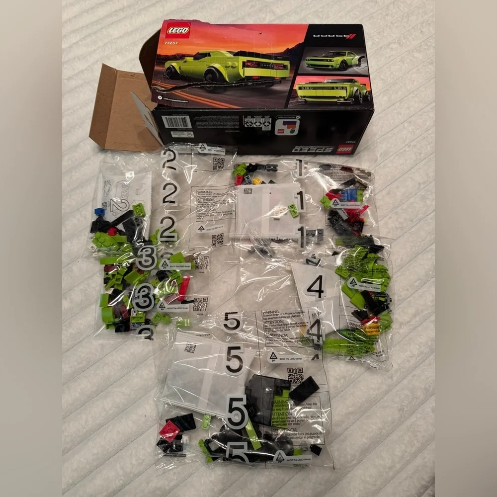 LEGO Speed Champions Green and Black Set Dodge‎ Challenger SRT Hellcat